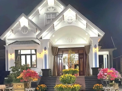 Nhà phố hiện đại tối giản